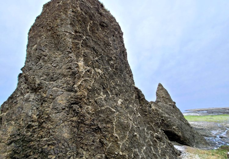 沢崎, 佐渡 by T. T. Tanaka