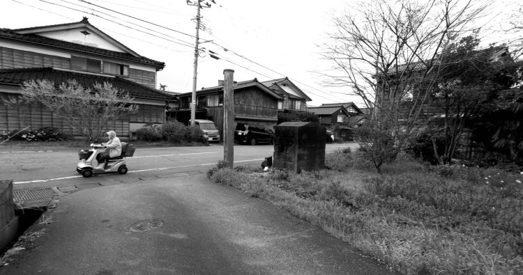 宿根木, 佐渡 by T. T. Tanaka