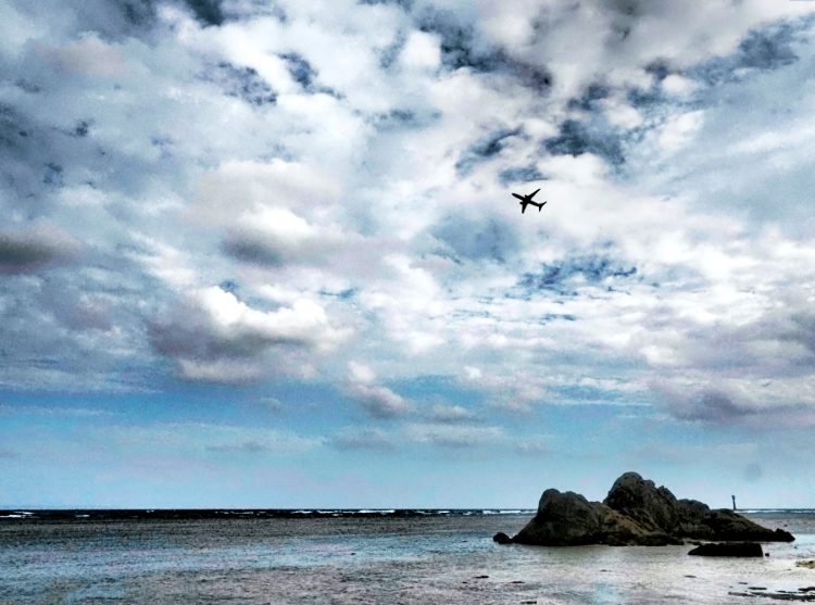 大瀬海岸, 笠利町, 奄美大島 by T. T. Tanaka